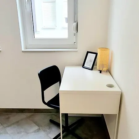 New One Bedroom Flat With Balcony&garden-cent1 Apartment *