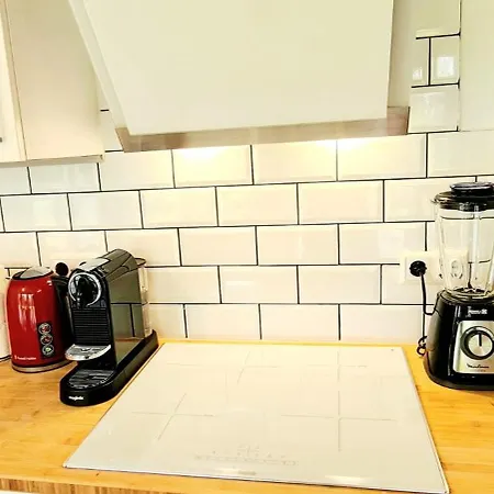 New One Bedroom Flat With Balcony&garden-cent1 Apartment